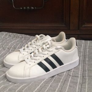 Women’s Adidas tennis size 6.5